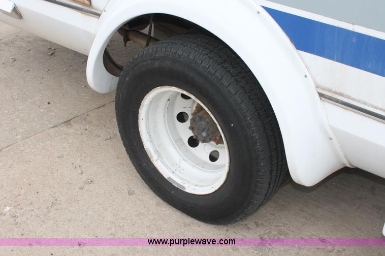 image for item D7904 1999 Ford E350 Econoline Super Duty transit bus