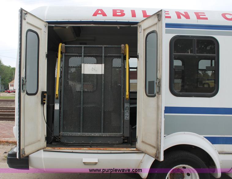 image for item D7904 1999 Ford E350 Econoline Super Duty transit bus