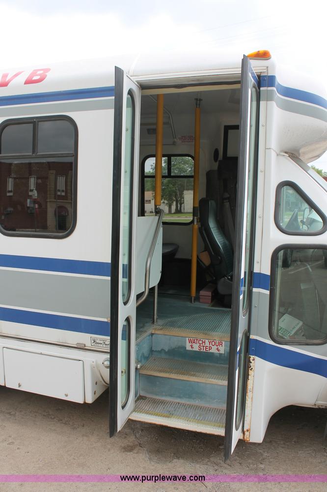 image for item D7904 1999 Ford E350 Econoline Super Duty transit bus