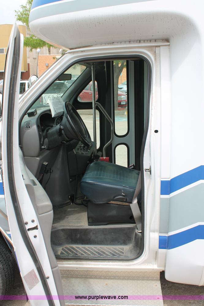 image for item D7904 1999 Ford E350 Econoline Super Duty transit bus