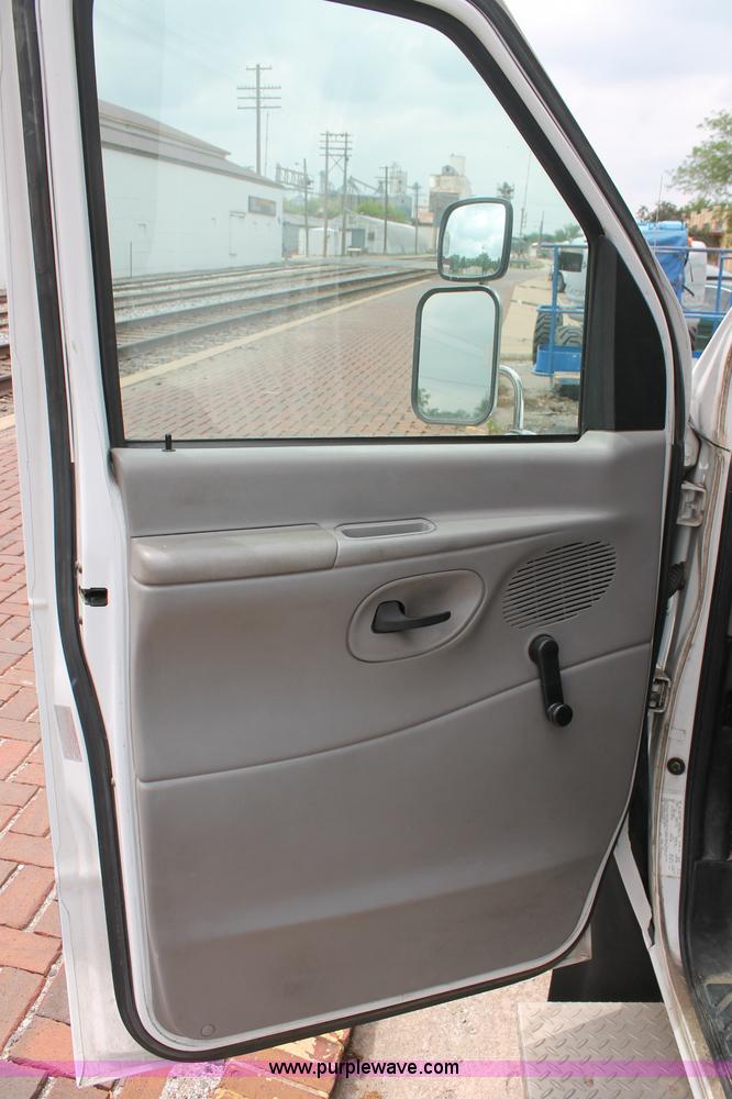 image for item D7904 1999 Ford E350 Econoline Super Duty transit bus