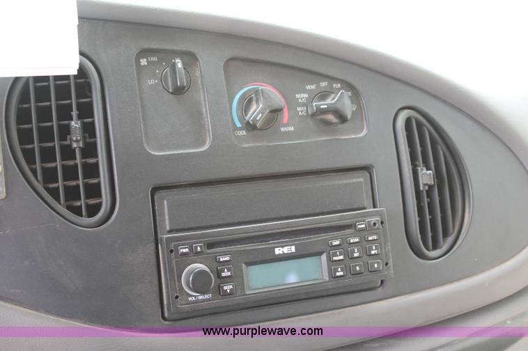 image for item D7904 1999 Ford E350 Econoline Super Duty transit bus