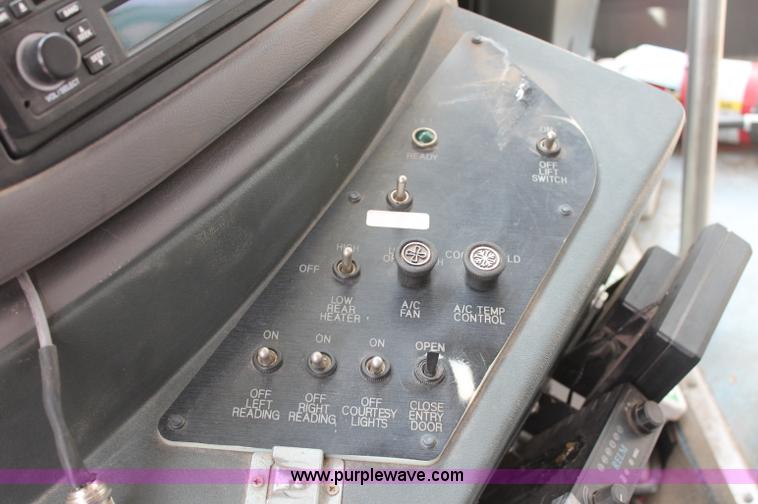 image for item D7904 1999 Ford E350 Econoline Super Duty transit bus