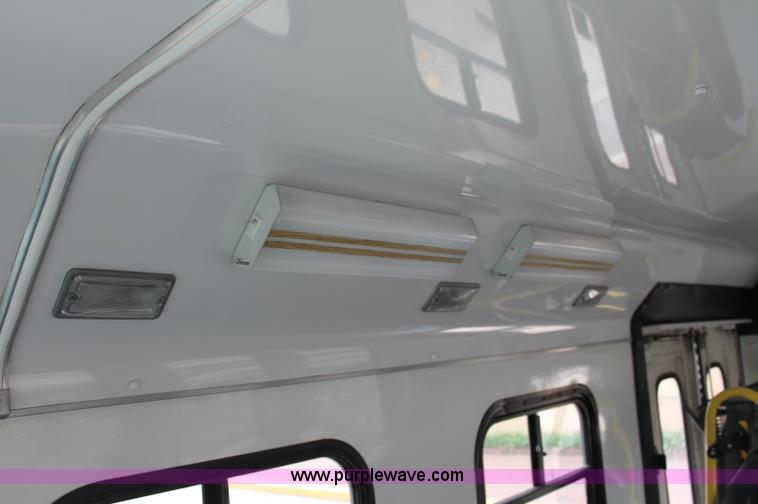 image for item D7904 1999 Ford E350 Econoline Super Duty transit bus