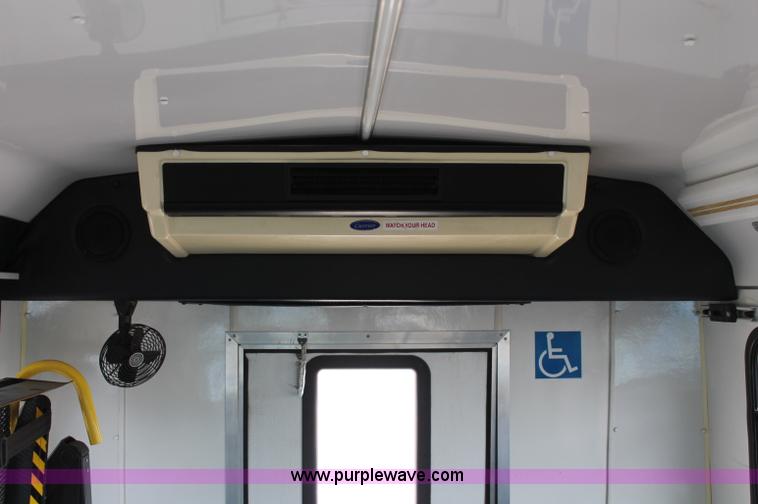 image for item D7904 1999 Ford E350 Econoline Super Duty transit bus