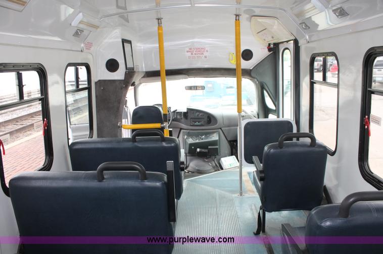 image for item D7904 1999 Ford E350 Econoline Super Duty transit bus