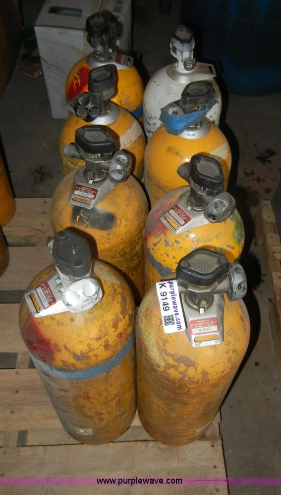 image for item K9149 (8) oxygen tanks