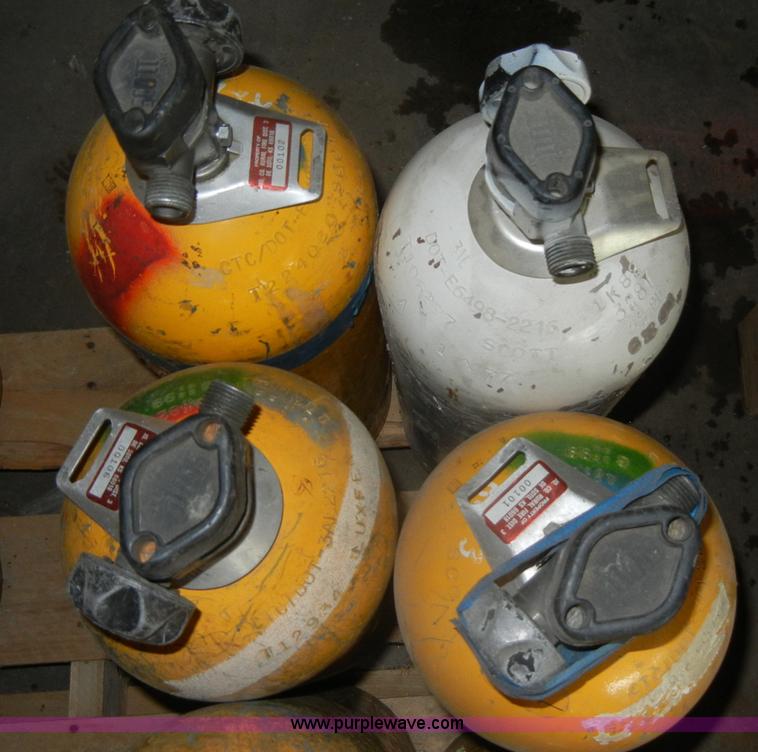 image for item K9149 (8) oxygen tanks