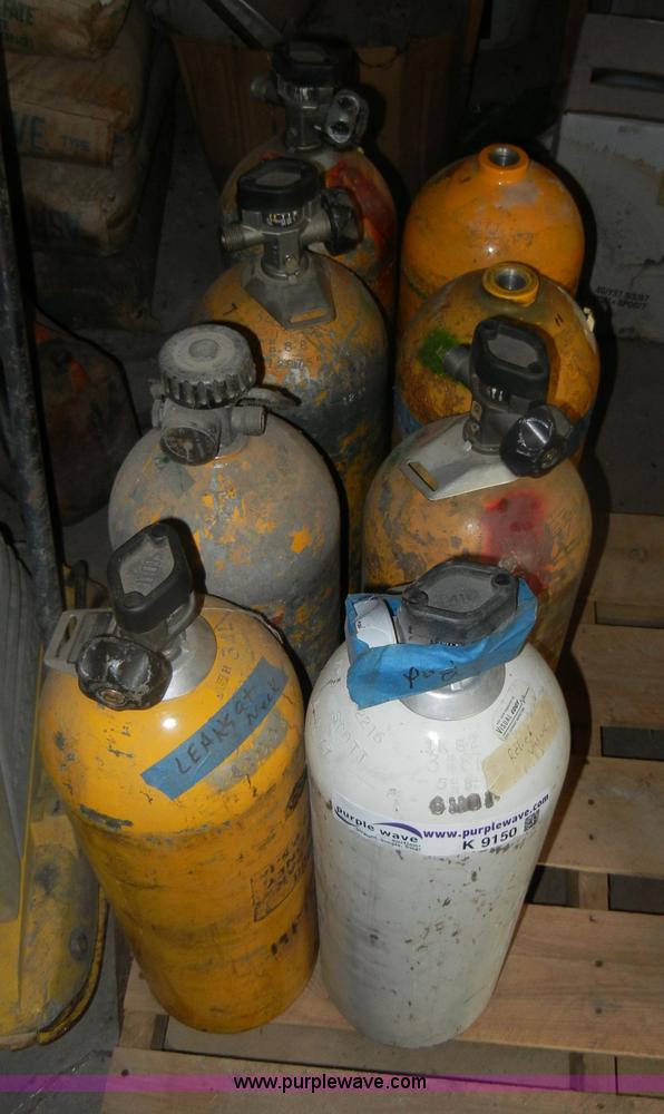 image for item K9150 (8) oxygen tanks
