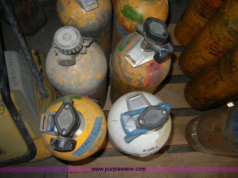image for item K9150 (8) oxygen tanks