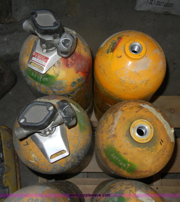 image for item K9150 (8) oxygen tanks