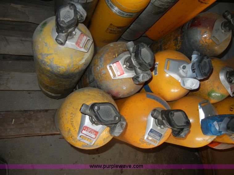 image for item K9151 (9) oxygen tanks