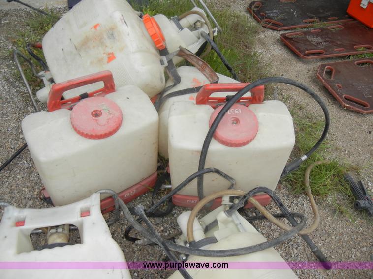image for item K9156 (8) assorted backpack sprayers