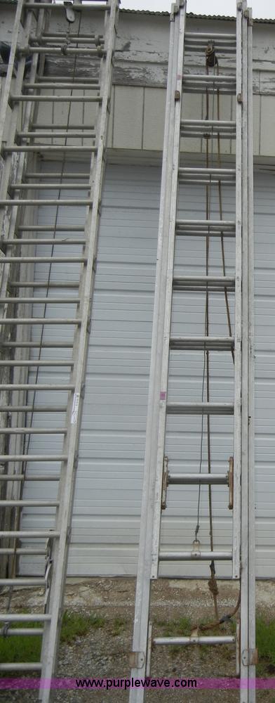 image for item K9158 40' extension ladder