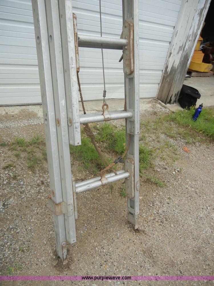 image for item K9158 40' extension ladder