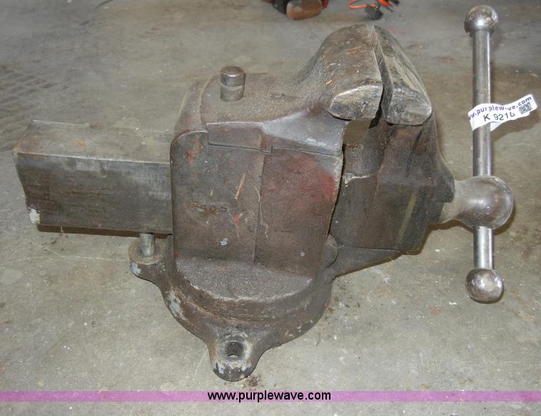 image for item K9210 Bench vice