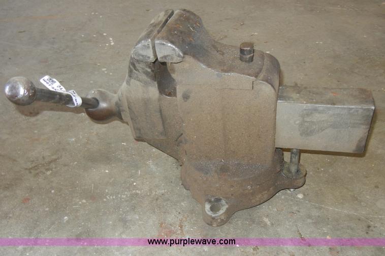 image for item K9210 Bench vice