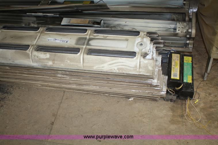 image for item L9348 (7) 8' fluorescent light fixtures