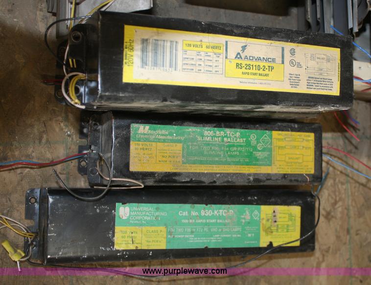 image for item L9348 (7) 8' fluorescent light fixtures