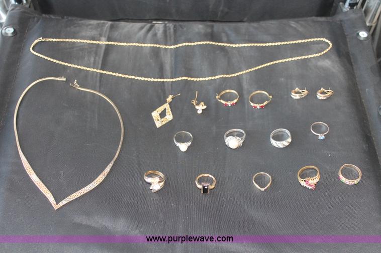 image for item L9777 Assorted jewelry