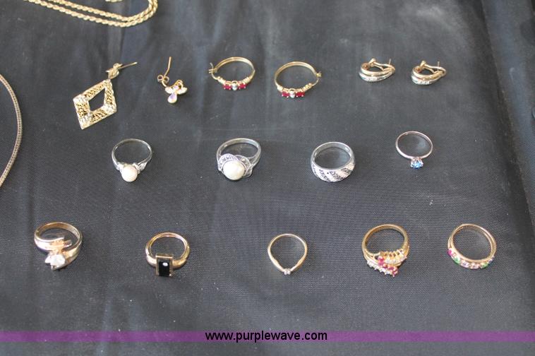 image for item L9777 Assorted jewelry