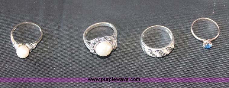 image for item L9777 Assorted jewelry