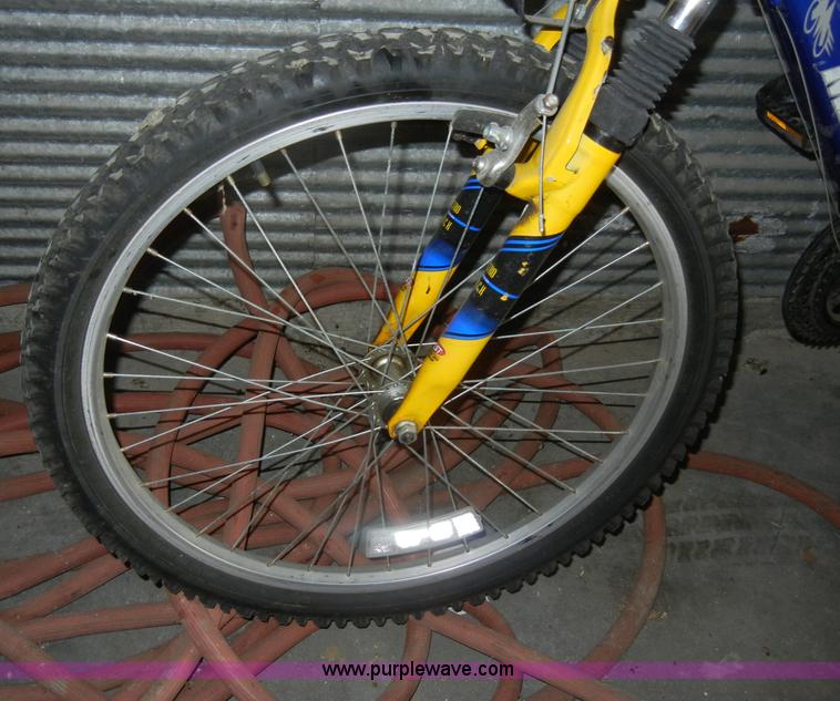 image for item M9504 Magna 18 speed bicycle