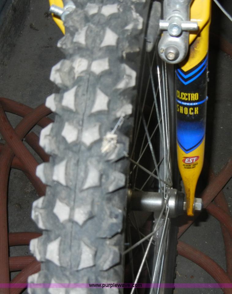 image for item M9504 Magna 18 speed bicycle