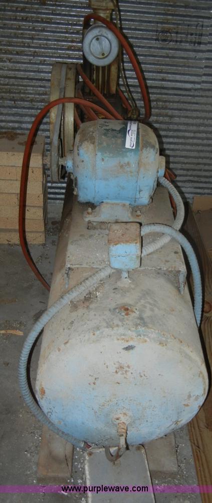 image for item M9506 Air compressor