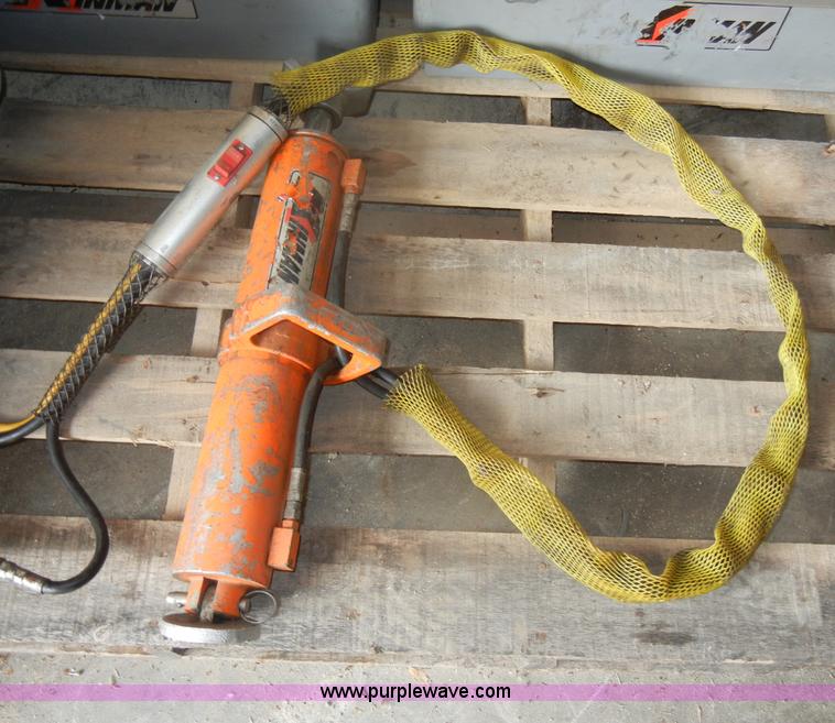 image for item M9513 Kinman Jaws-of-Life unit