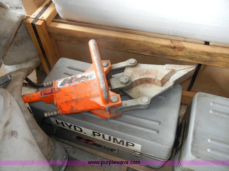 image for item M9513 Kinman Jaws-of-Life unit