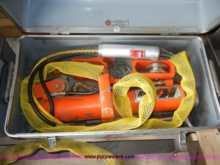 image for item M9513 Kinman Jaws-of-Life unit