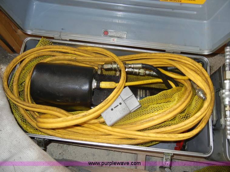 image for item M9513 Kinman Jaws-of-Life unit