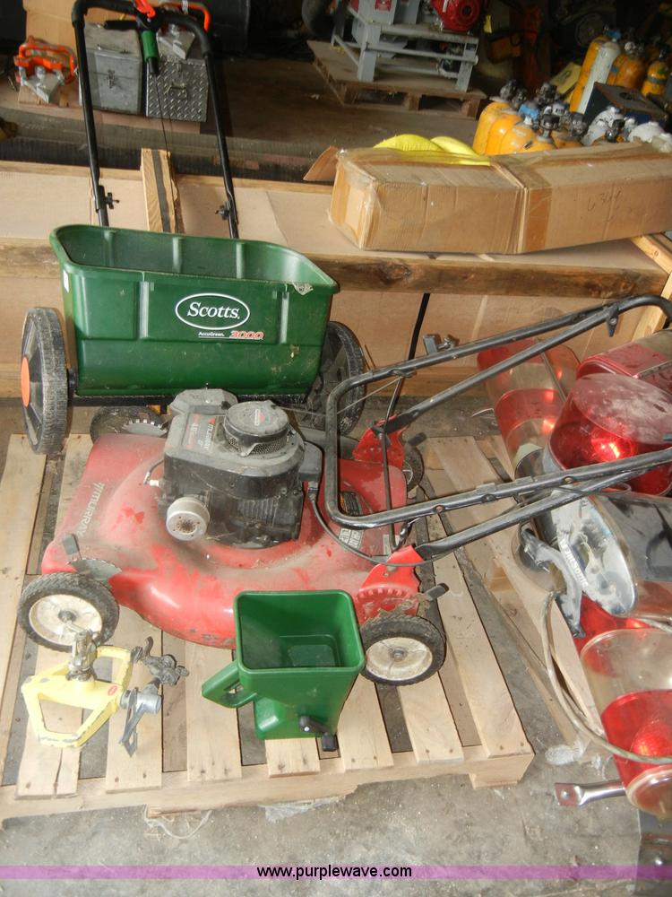 image for item M9515 Assorted outdoor equipment