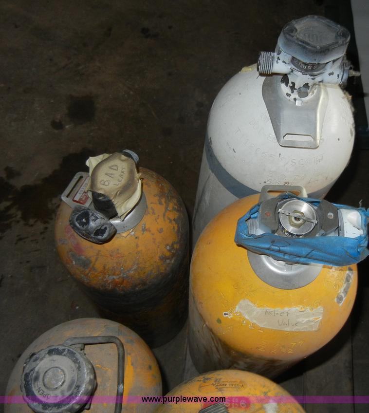 image for item M9517 (8) oxygen tanks