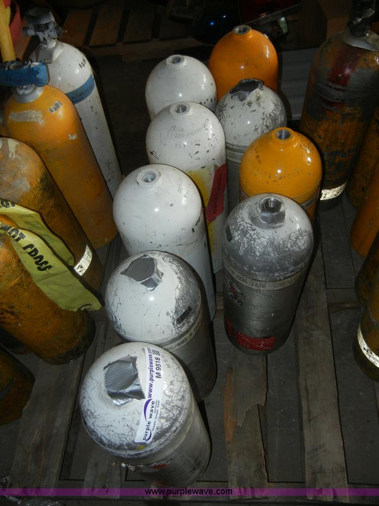 image for item M9518 (9) oxygen tanks