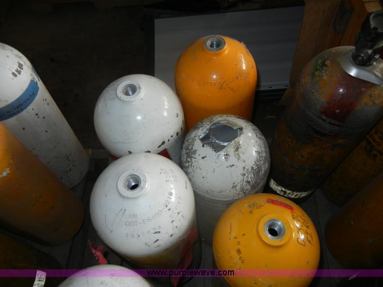 image for item M9518 (9) oxygen tanks