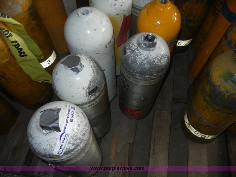 image for item M9518 (9) oxygen tanks