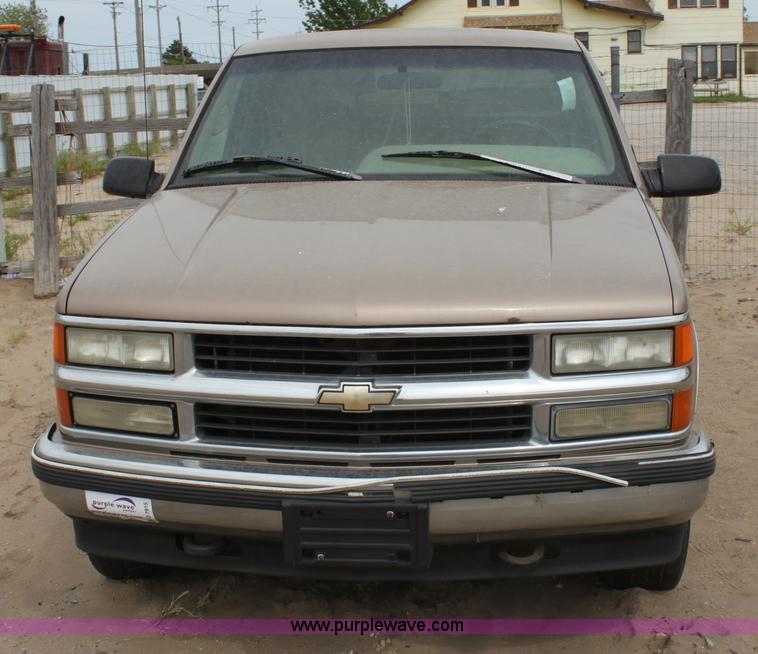 image for item D7915 1996 Chevrolet 1500 Silverado pickup truck