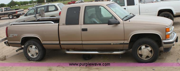 image for item D7915 1996 Chevrolet 1500 Silverado pickup truck