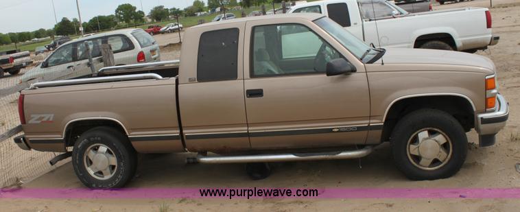 image for item D7915 1996 Chevrolet 1500 Silverado pickup truck