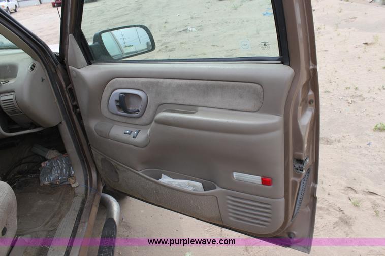 image for item D7915 1996 Chevrolet 1500 Silverado pickup truck