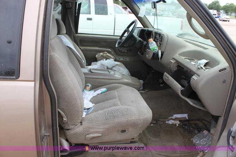 image for item D7915 1996 Chevrolet 1500 Silverado pickup truck