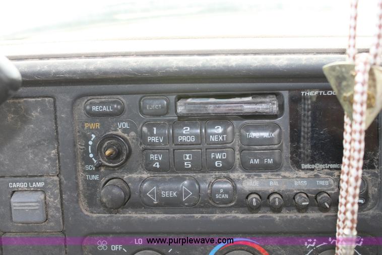 image for item D7915 1996 Chevrolet 1500 Silverado pickup truck