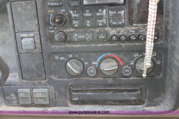 image for item D7915 1996 Chevrolet 1500 Silverado pickup truck