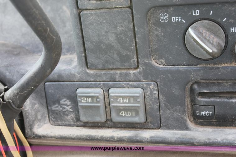 image for item D7915 1996 Chevrolet 1500 Silverado pickup truck