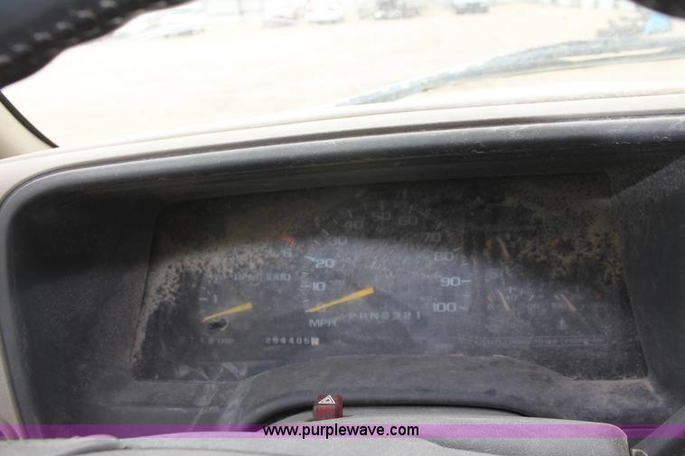 image for item D7915 1996 Chevrolet 1500 Silverado pickup truck