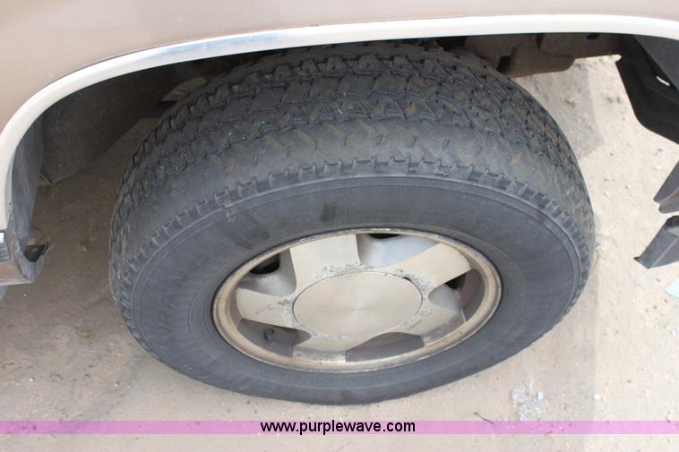 image for item D7915 1996 Chevrolet 1500 Silverado pickup truck