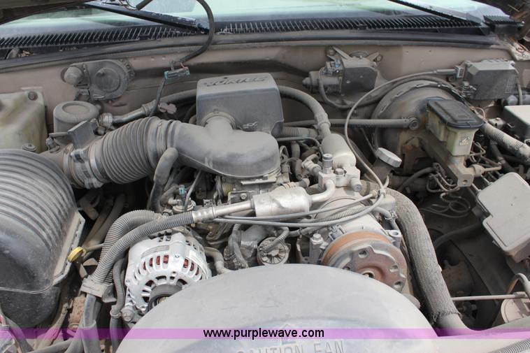 image for item D7915 1996 Chevrolet 1500 Silverado pickup truck