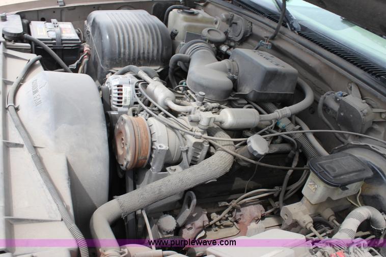 image for item D7915 1996 Chevrolet 1500 Silverado pickup truck